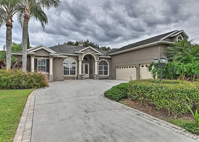 Elegant Valrico Home About 15 Mi To Downtown Tampa!