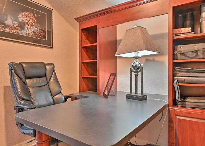 Elegant Valrico Home About 15 Mi To Downtown Tampa!
