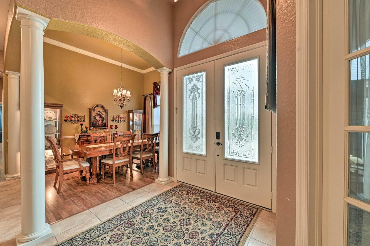 Elegant About 15 Mi To Downtown Tampa! Holiday home Valrico