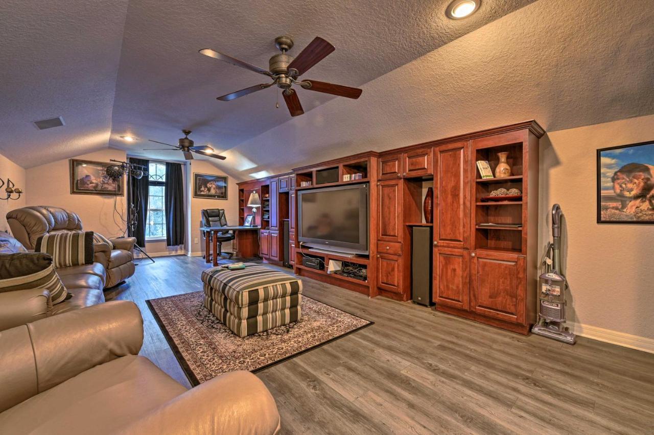 Elegant About 15 Mi To Downtown Tampa! Holiday home Valrico