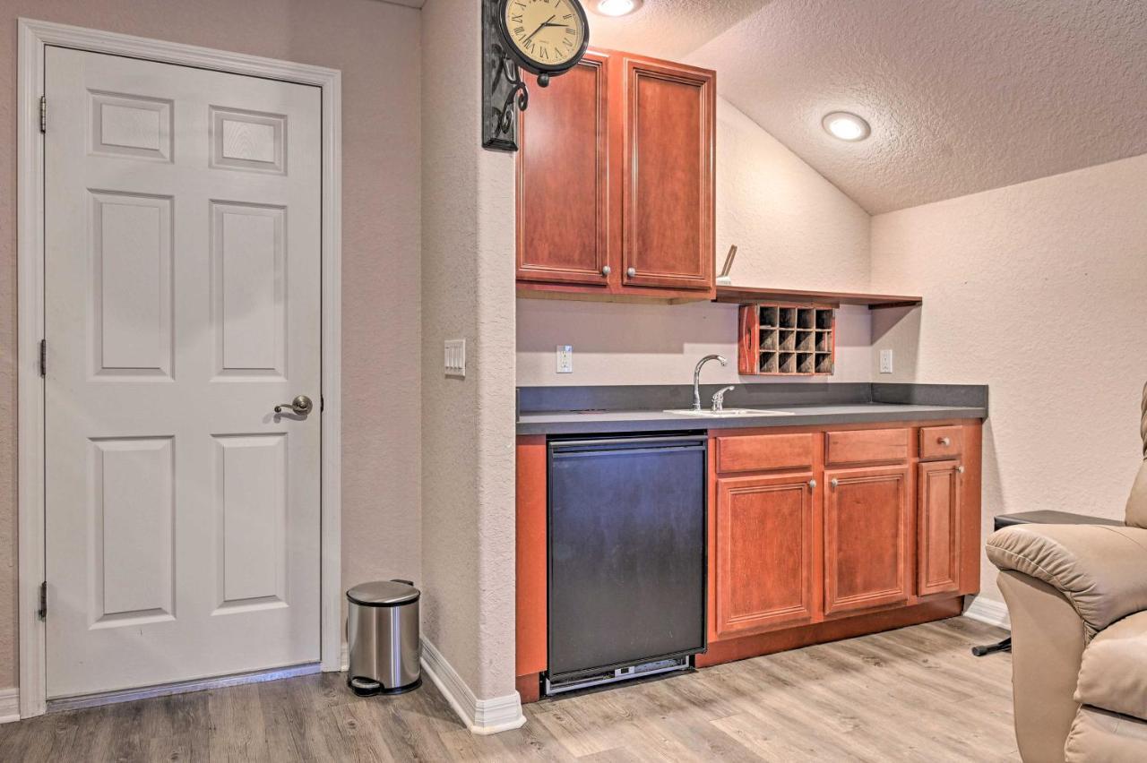 Elegant About 15 Mi To Downtown Tampa! *