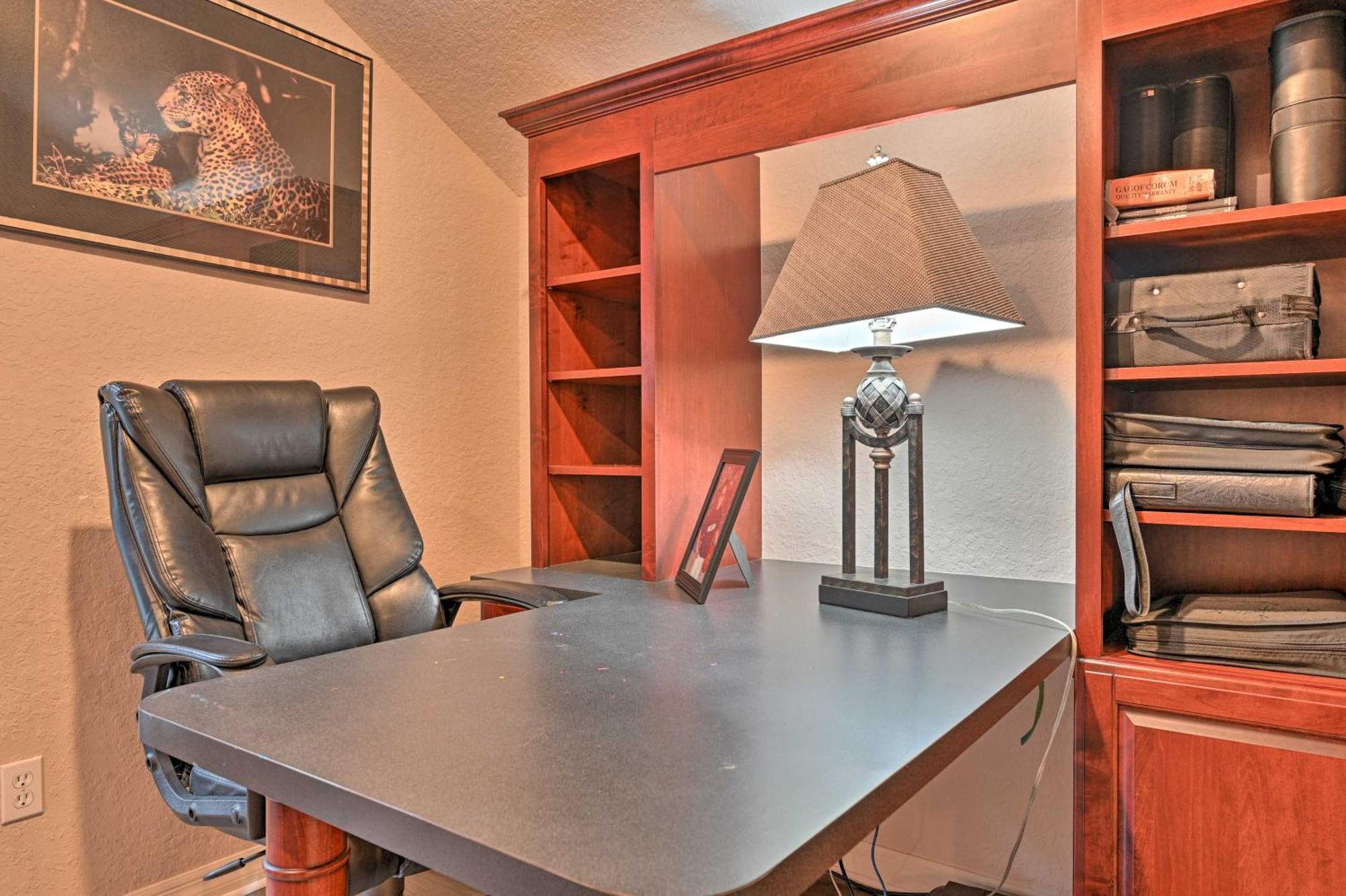 Elegant About 15 Mi To Downtown Tampa! Valrico