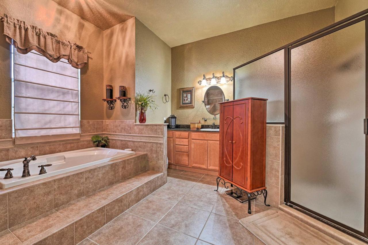 Elegant About 15 Mi To Downtown Tampa! *