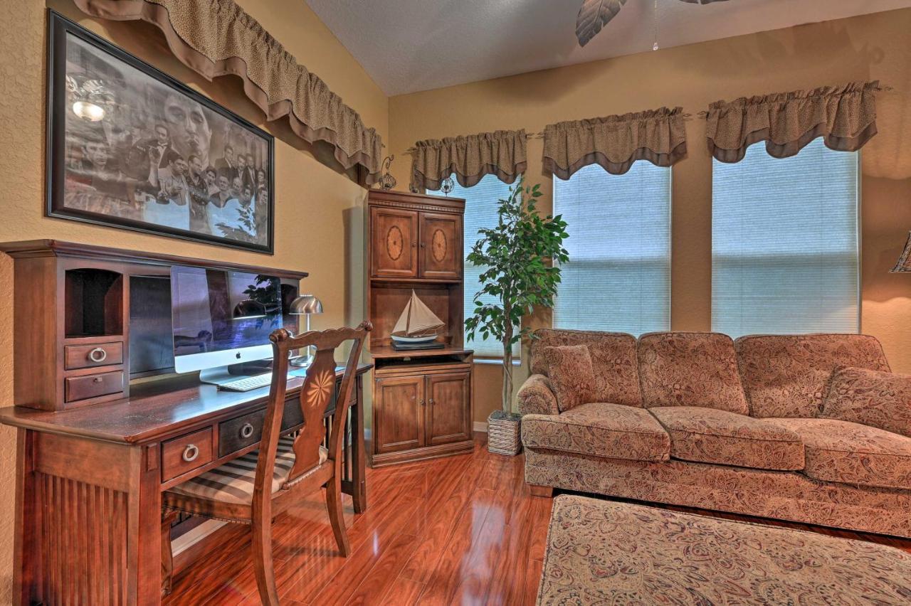Elegant About 15 Mi To Downtown Tampa!